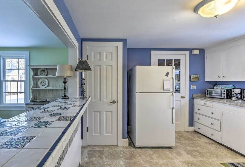 Waterfront Hyannis Gem: Walk To Hyannis Port Beach