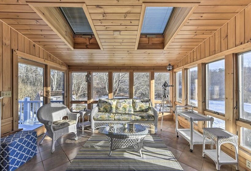 Waterfront Hyannis Gem: Walk To Hyannis Port Beach