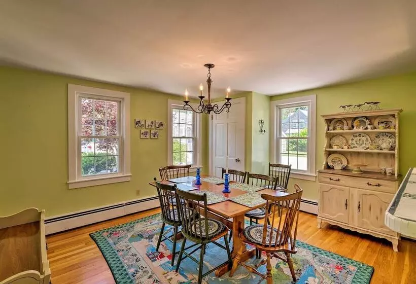 Waterfront Hyannis Gem: Walk To Hyannis Port Beach