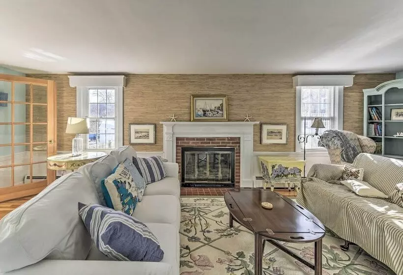 Waterfront Hyannis Gem: Walk To Hyannis Port Beach