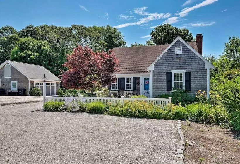 Waterfront Hyannis Gem: Walk To Hyannis Port Beach