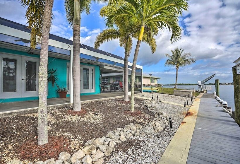 Waterfront Matlacha Home W/ Hot Tub & Grill!