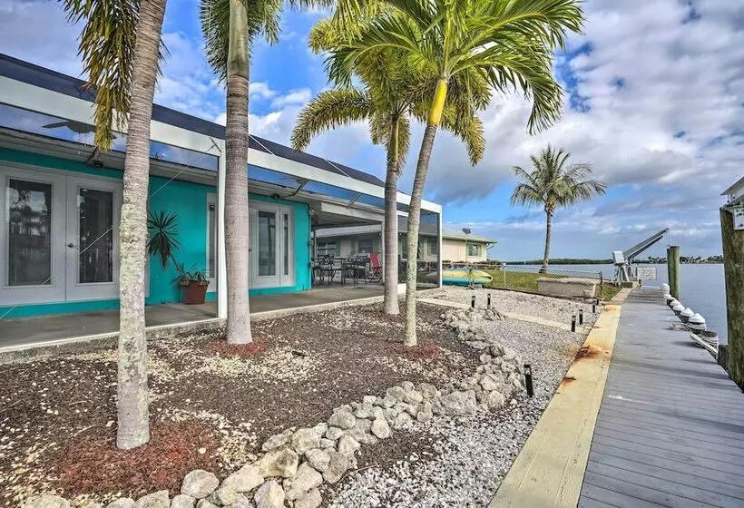 Waterfront Matlacha Home W/ Hot Tub & Grill!