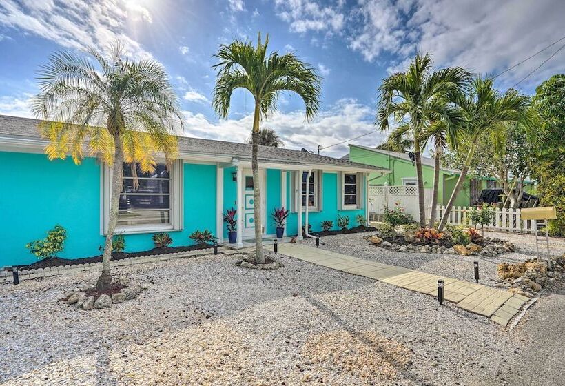 Waterfront Matlacha Home W/ Hot Tub & Grill!