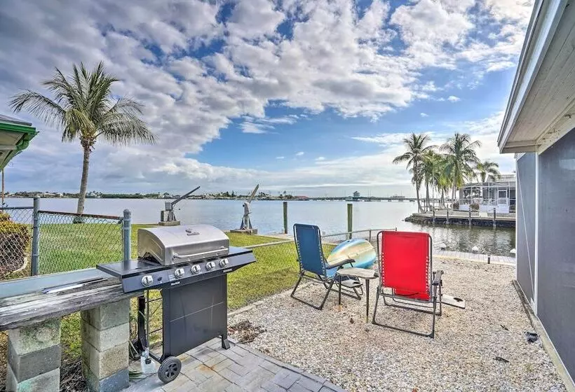 Waterfront Matlacha Home W/ Hot Tub & Grill!