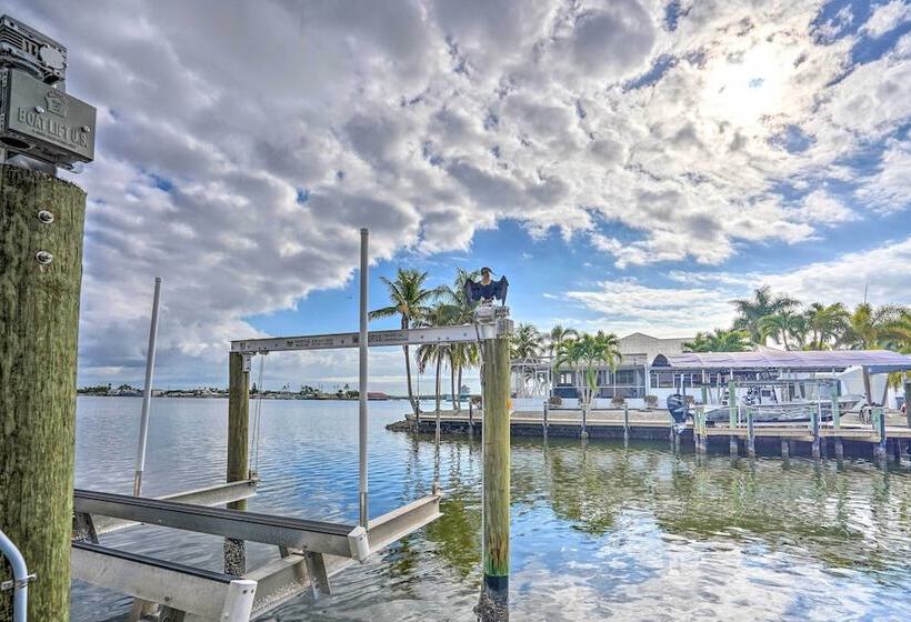 Waterfront Matlacha Home W/ Hot Tub & Grill!