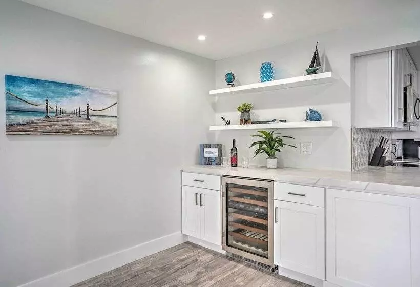 Waterfront Matlacha Home W/ Hot Tub & Grill!