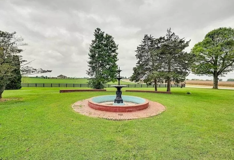 Bowling Green House W/ Shared Pool!