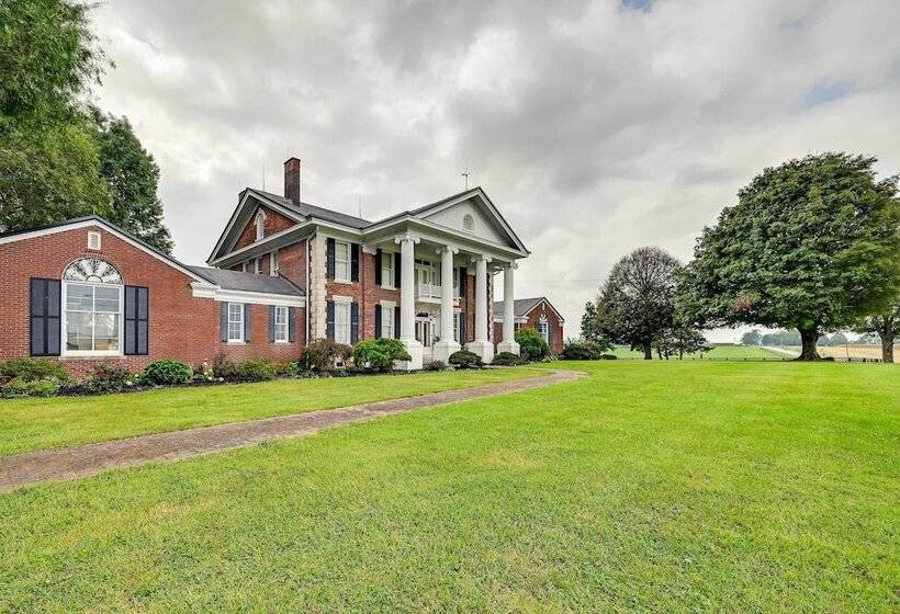 Bowling Green House W/ Shared Pool!