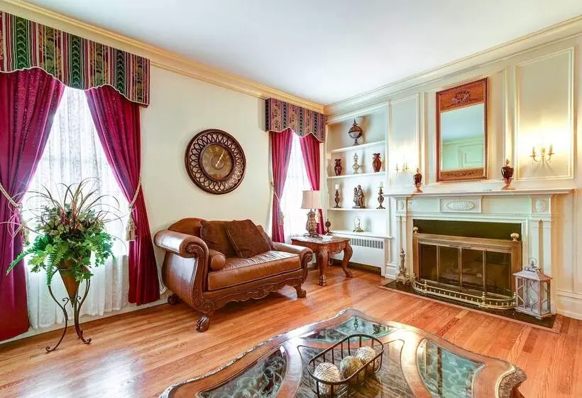 Bowling Green House W/ Shared Pool!