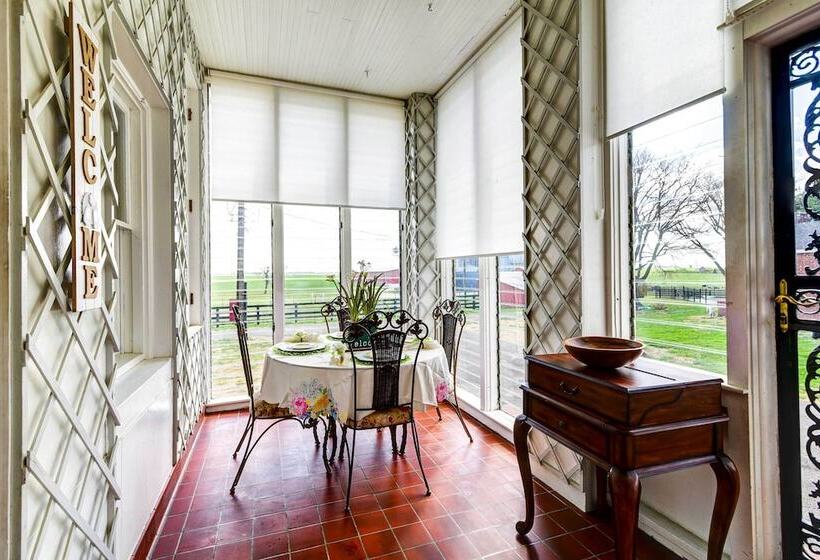 Bowling Green House W/ Shared Pool!