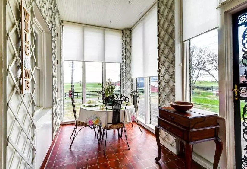 Bowling Green House W/ Shared Pool!