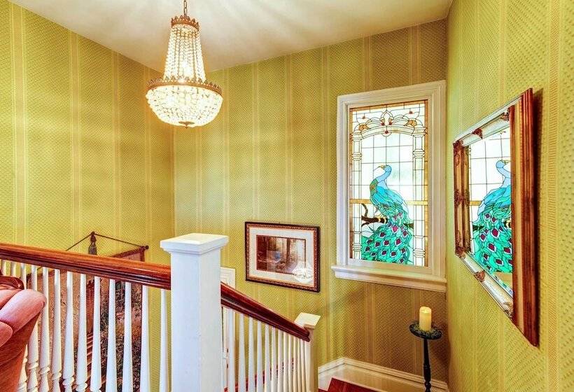 Bowling Green House W/ Shared Pool!