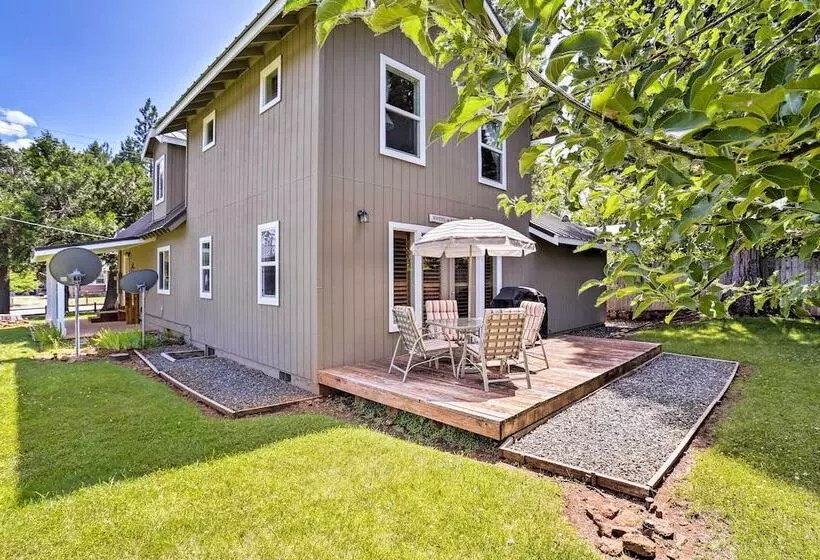 Cabin W/ Backyard Space   1/2 Mi To Trinity Lake!