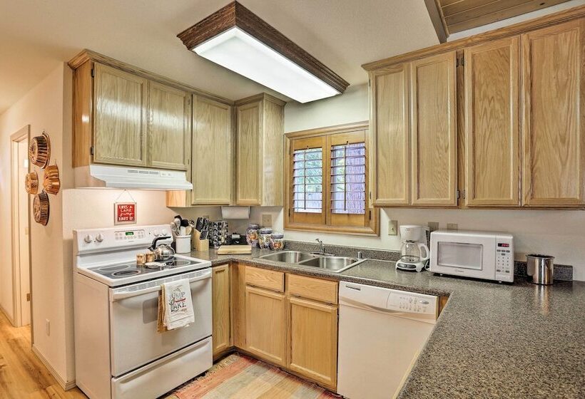 Cabin W/ Backyard Space 1/2 Mi To Trinity Lake!