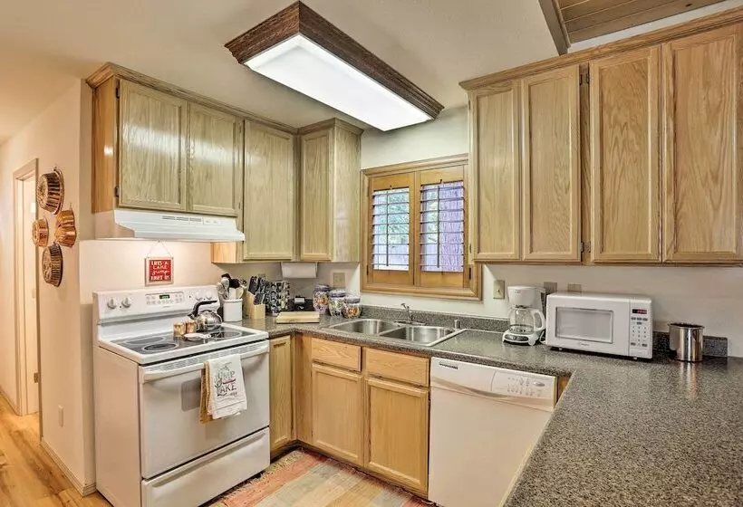 Cabin W/ Backyard Space   1/2 Mi To Trinity Lake!