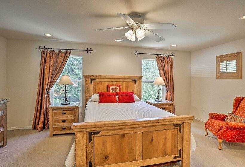 Cabin W/ Backyard Space 1/2 Mi To Trinity Lake!