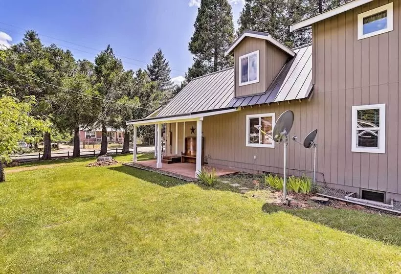 Cabin W/ Backyard Space   1/2 Mi To Trinity Lake!