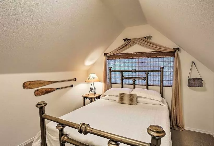 Cabin W/ Backyard Space   1/2 Mi To Trinity Lake!