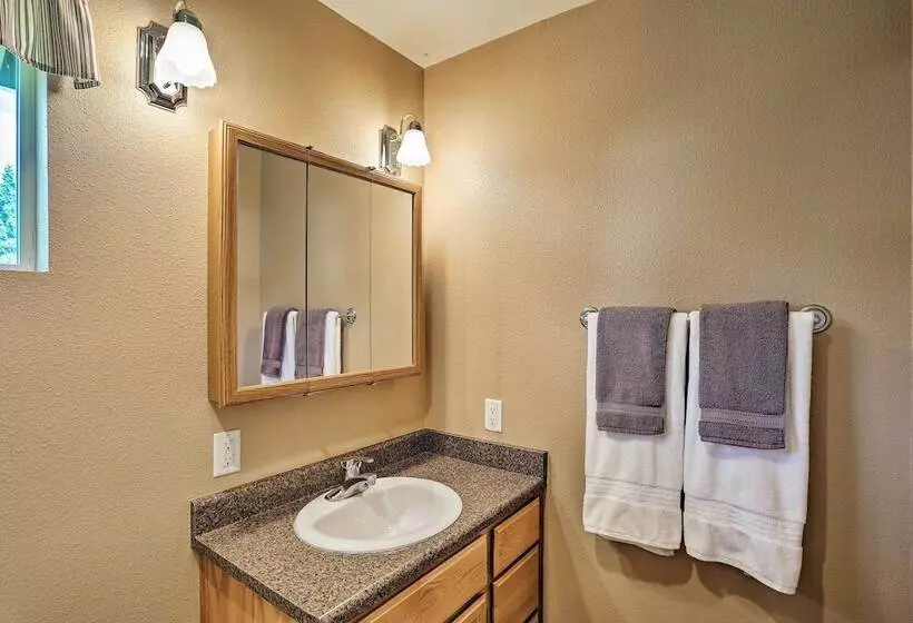 Cabin W/ Backyard Space   1/2 Mi To Trinity Lake!