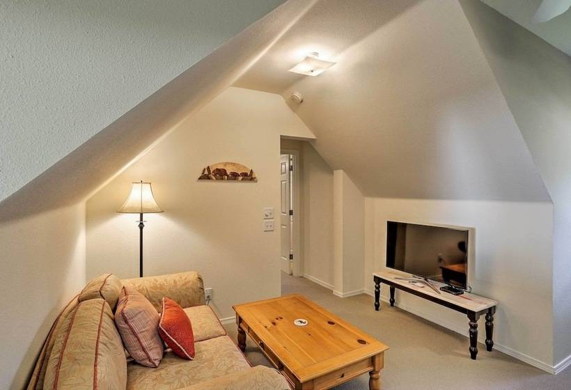 Cabin W/ Backyard Space 1/2 Mi To Trinity Lake!