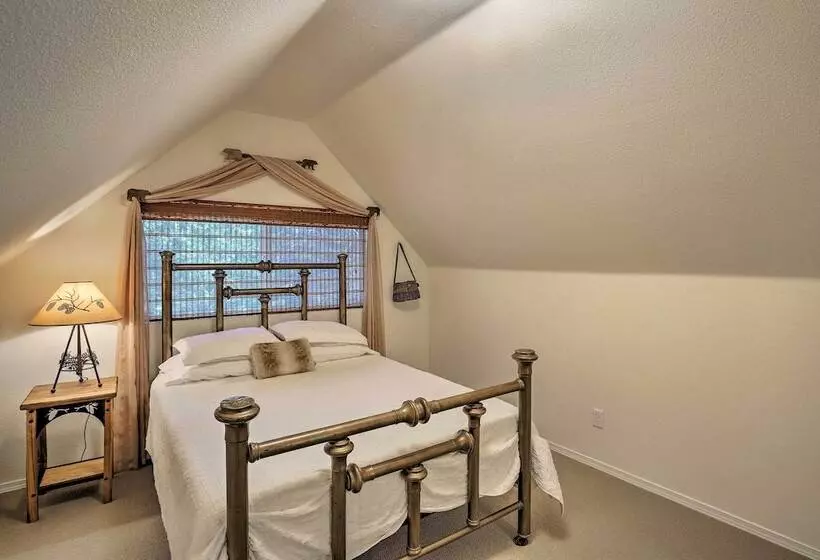 Cabin W/ Backyard Space   1/2 Mi To Trinity Lake!