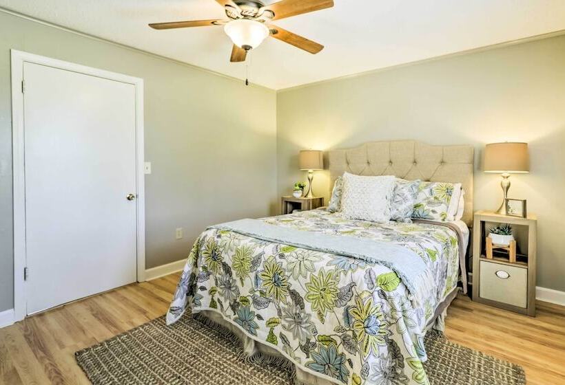 Charming Home W/ Porch: Walk To Greers Ferry Lake!