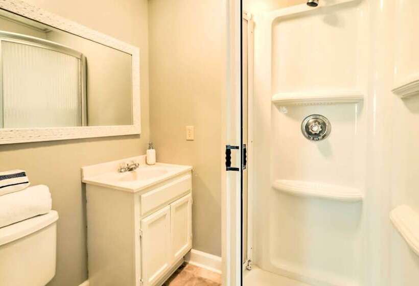 Charming Home W/ Porch: Walk To Greers Ferry Lake!