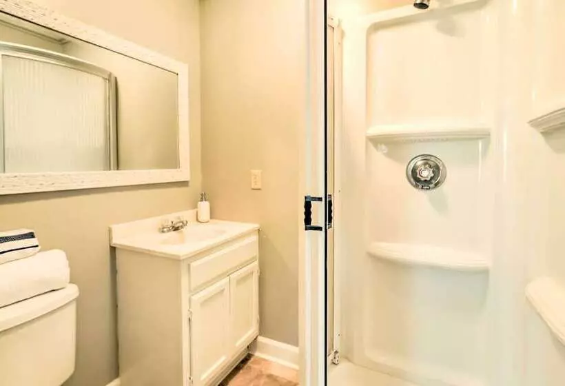 Charming Home W/ Porch: Walk To Greers Ferry Lake!