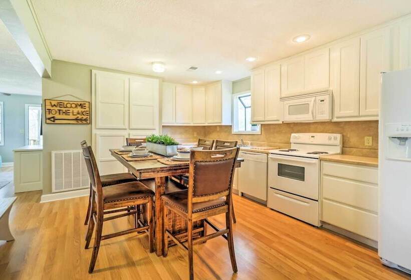 Charming Home W/ Porch: Walk To Greers Ferry Lake!