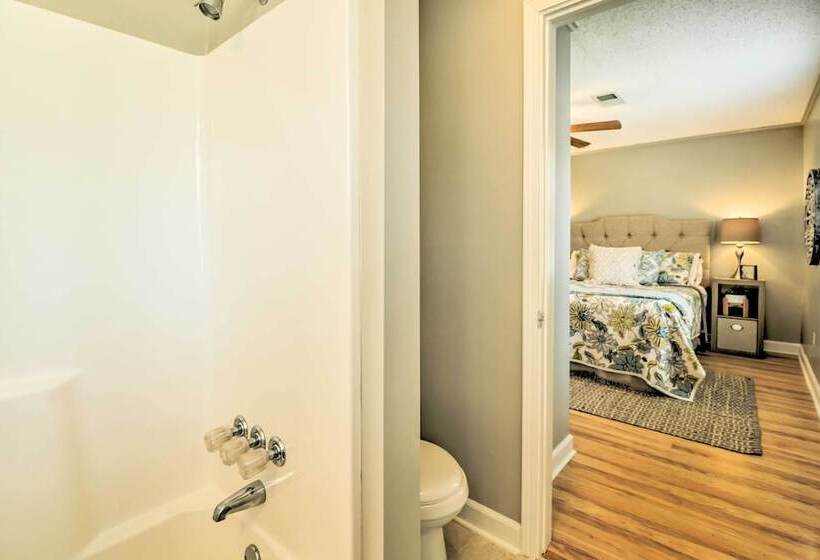 Charming Home W/ Porch: Walk To Greers Ferry Lake!