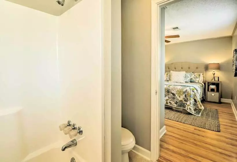 Charming Home W/ Porch: Walk To Greers Ferry Lake!