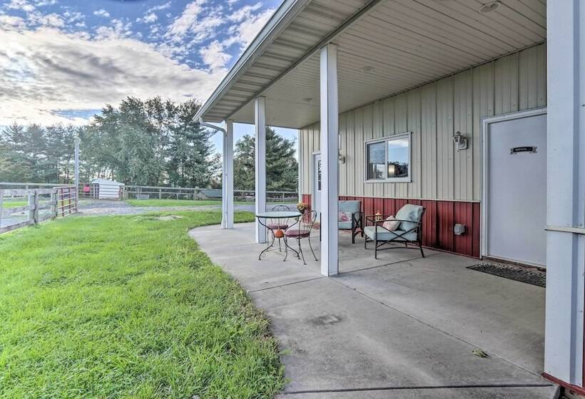 Pet Friendly Retreat On A Horse Breeding Farm!