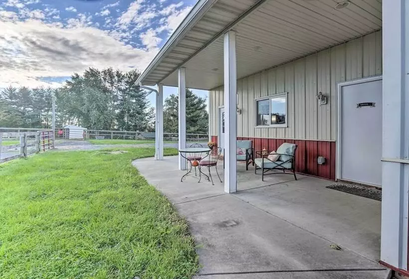 Pet Friendly Retreat On A Horse Breeding Farm!