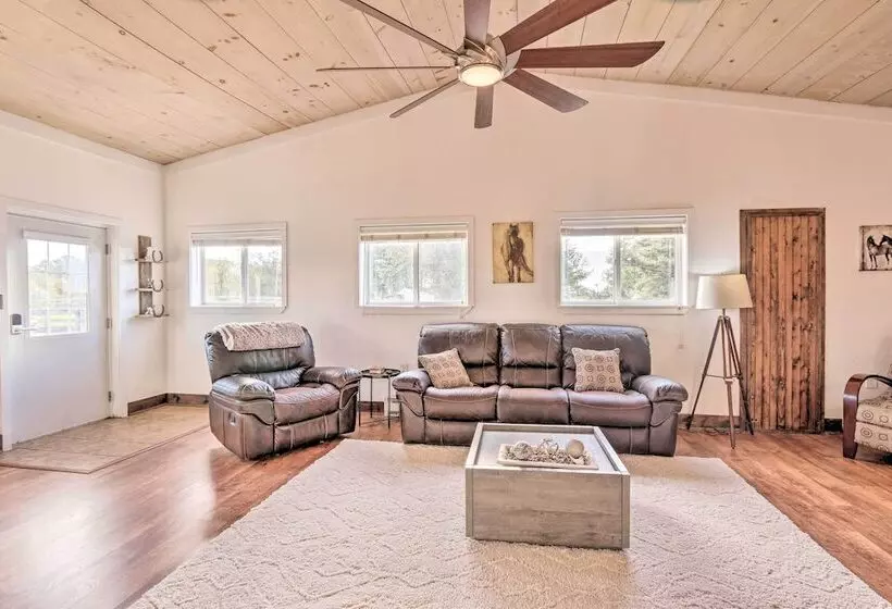 Pet Friendly Retreat On A Horse Breeding Farm!