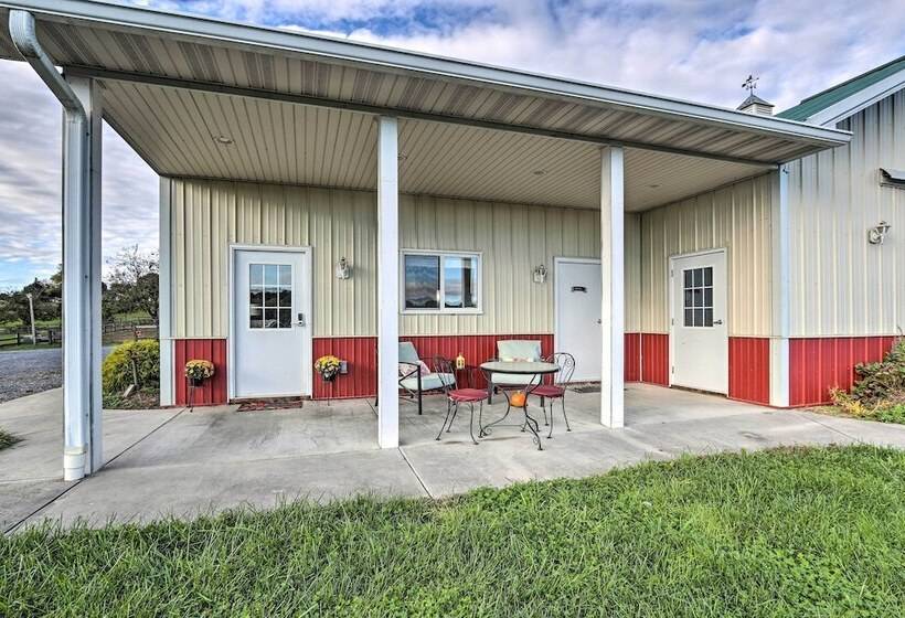 Pet Friendly Retreat On A Horse Breeding Farm!