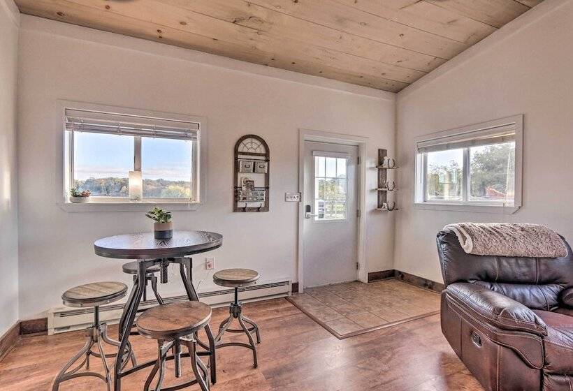 Pet Friendly Retreat On A Horse Breeding Farm!