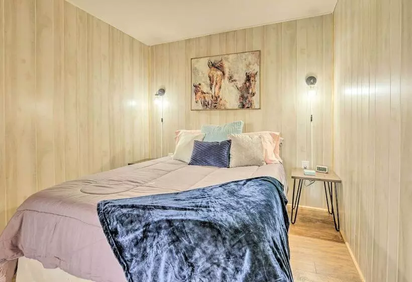 Pet Friendly Retreat On A Horse Breeding Farm!