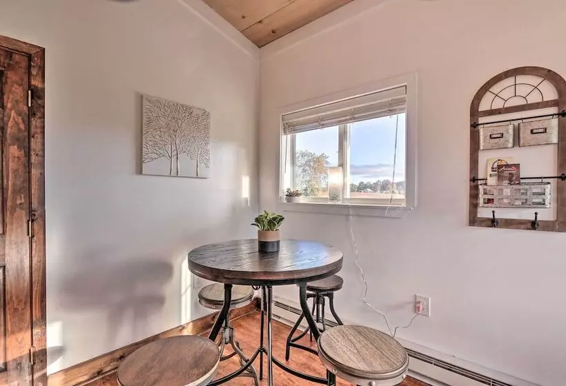 Pet Friendly Retreat On A Horse Breeding Farm!