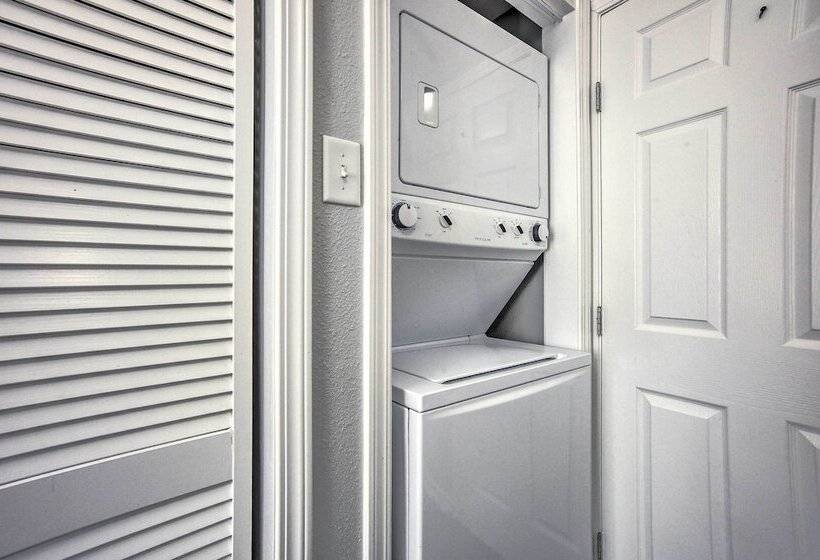 Cozy Montgomery Home: Walk To Lake Conroe!