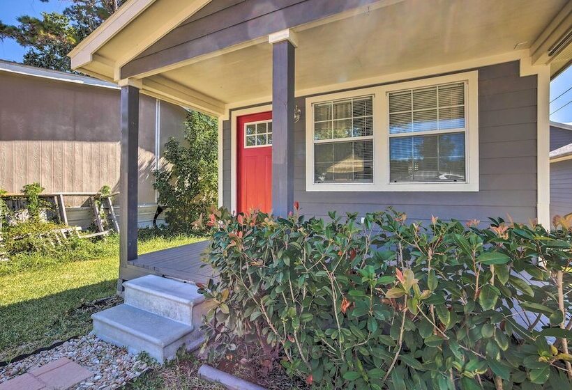 Cozy Montgomery Home: Walk To Lake Conroe!