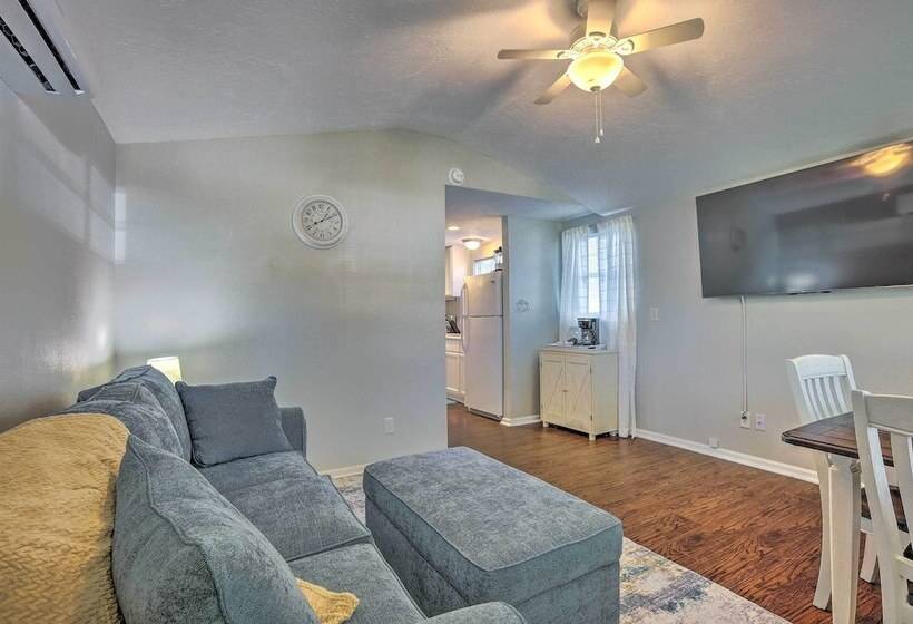 Cozy Montgomery Home: Walk To Lake Conroe!