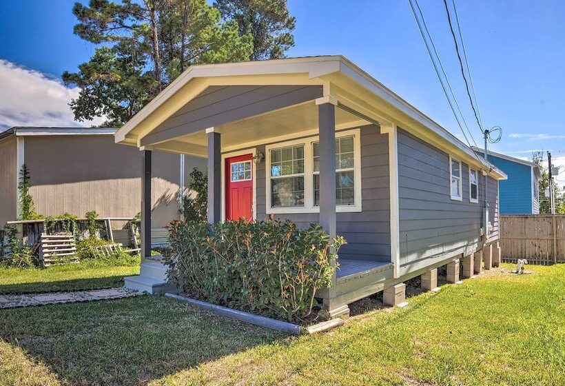 Cozy Montgomery Home: Walk To Lake Conroe!