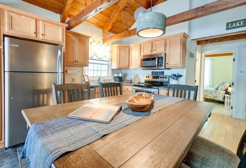 Cozy Tuftonboro Home W/ Deck Walk To Beaches!