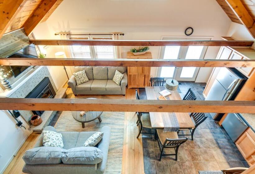 Cozy Tuftonboro Home W/ Deck Walk To Beaches!