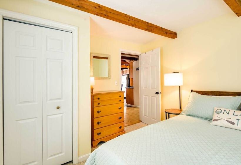 Cozy Tuftonboro Home W/ Deck Walk To Beaches!