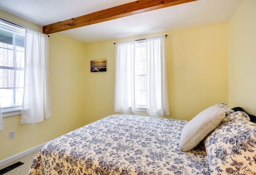 Cozy Tuftonboro Home W/ Deck Walk To Beaches!