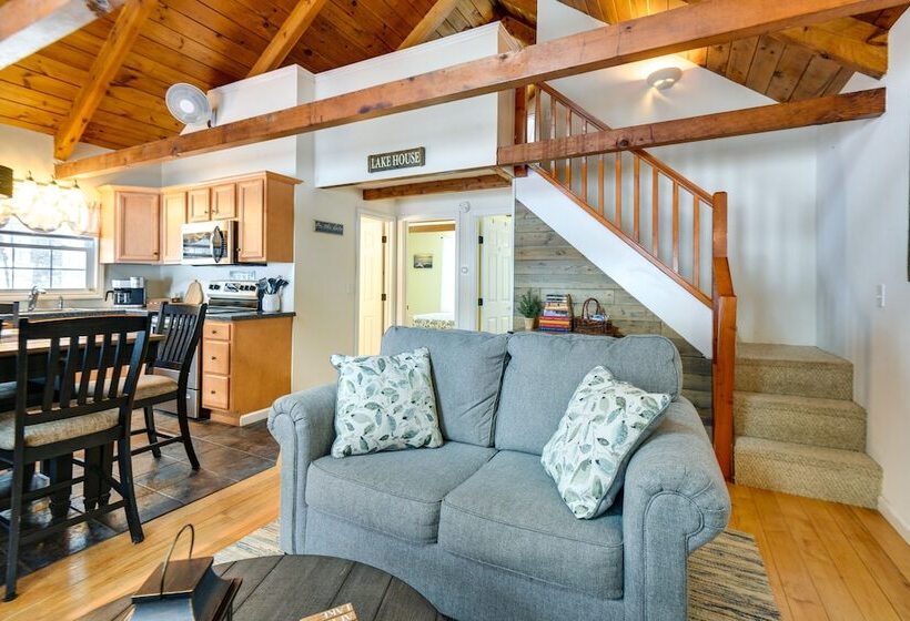 Cozy Tuftonboro Home W/ Deck Walk To Beaches!