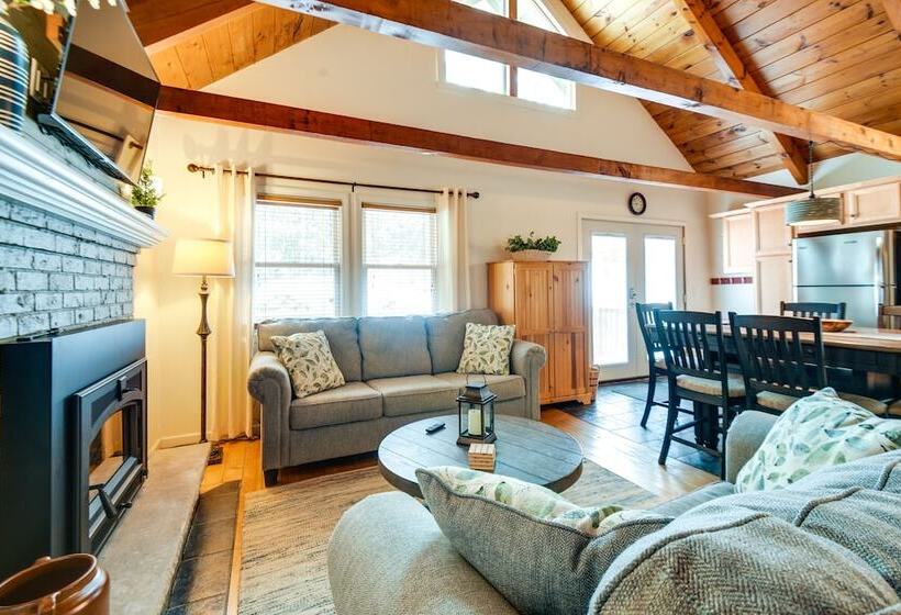 Cozy Tuftonboro Home W/ Deck Walk To Beaches!