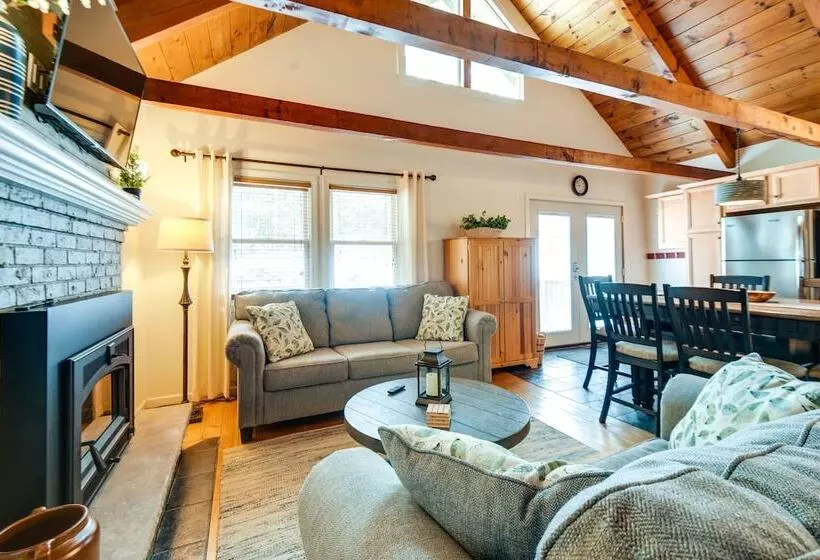 Cozy Tuftonboro Home W/ Deck   Walk To Beaches!